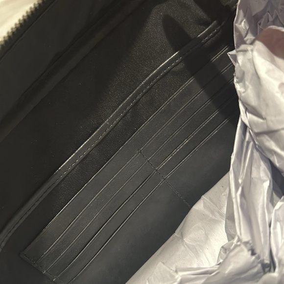 💕 Coach Multifunction Signature Leather Pouch Built In Wallet Bag 👝 NWT!!!♥️💕🎁🛍️ - Picture 11 of 12